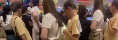 澳门赌场惊现老头猥亵少妇 全程大胆前顶身旁少妇 现场不雅视频遭录像曝光
